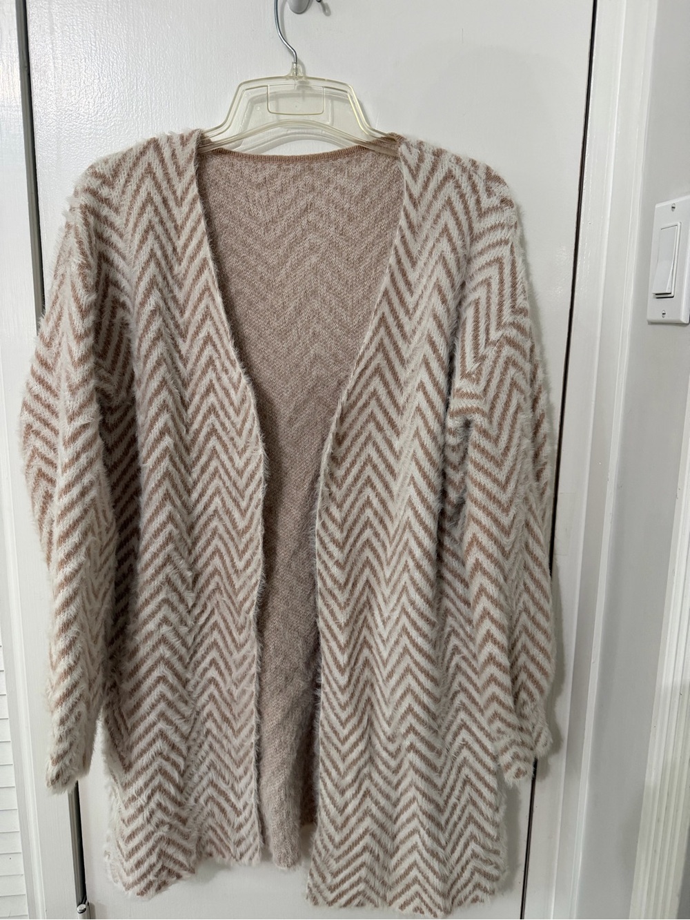 Cozy Chevron Open-Front Cardigan Sweater - Cream & Tan
